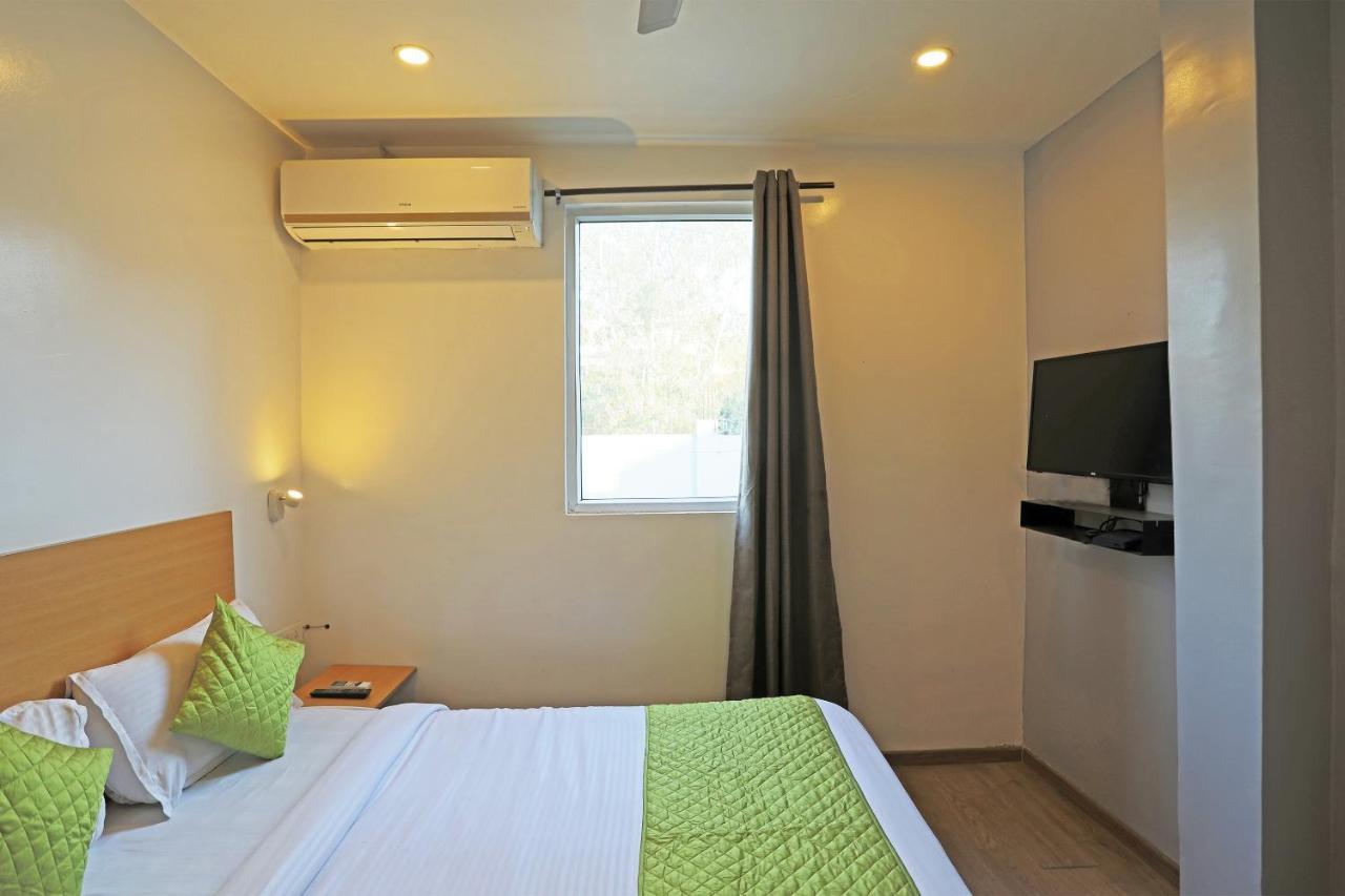 Hotel Yellow Chilli Britannia Chowk- Couple Friendly Local Id Accepted New Delhi Exteriör bild