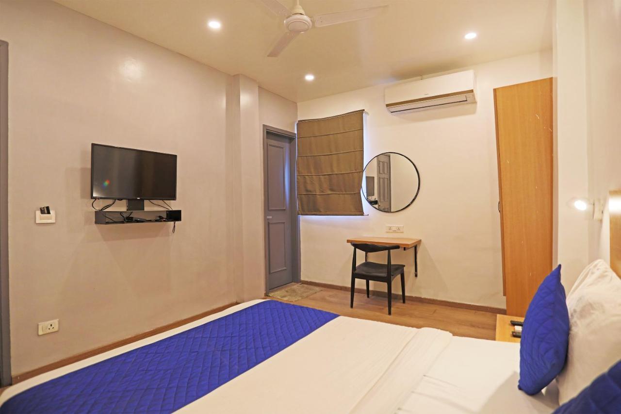 Hotel Yellow Chilli Britannia Chowk- Couple Friendly Local Id Accepted New Delhi Exteriör bild