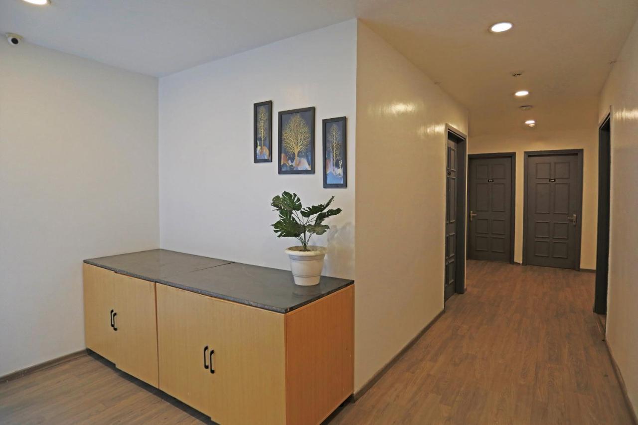 Hotel Yellow Chilli Britannia Chowk- Couple Friendly Local Id Accepted New Delhi Exteriör bild