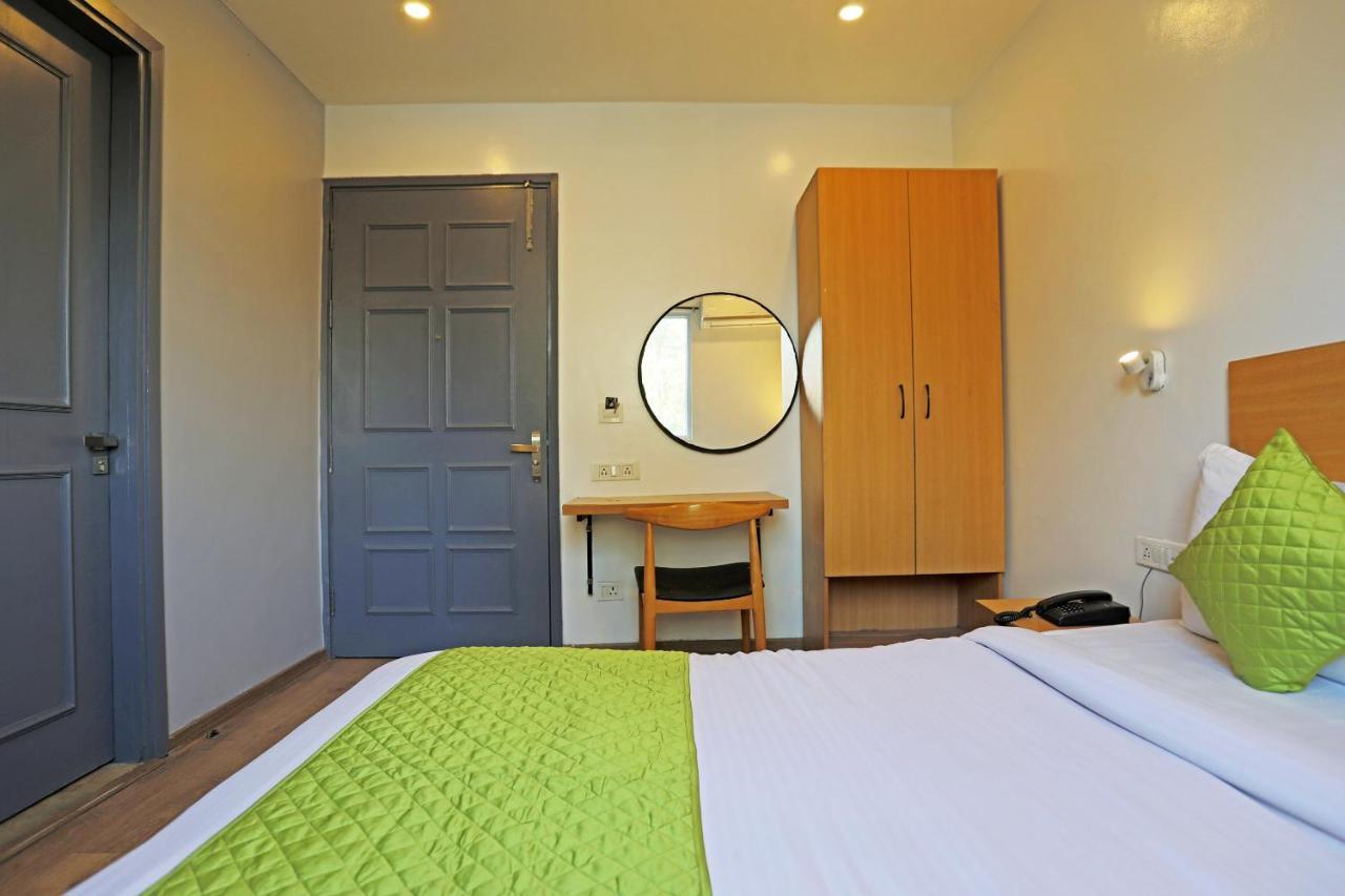Hotel Yellow Chilli Britannia Chowk- Couple Friendly Local Id Accepted New Delhi Exteriör bild