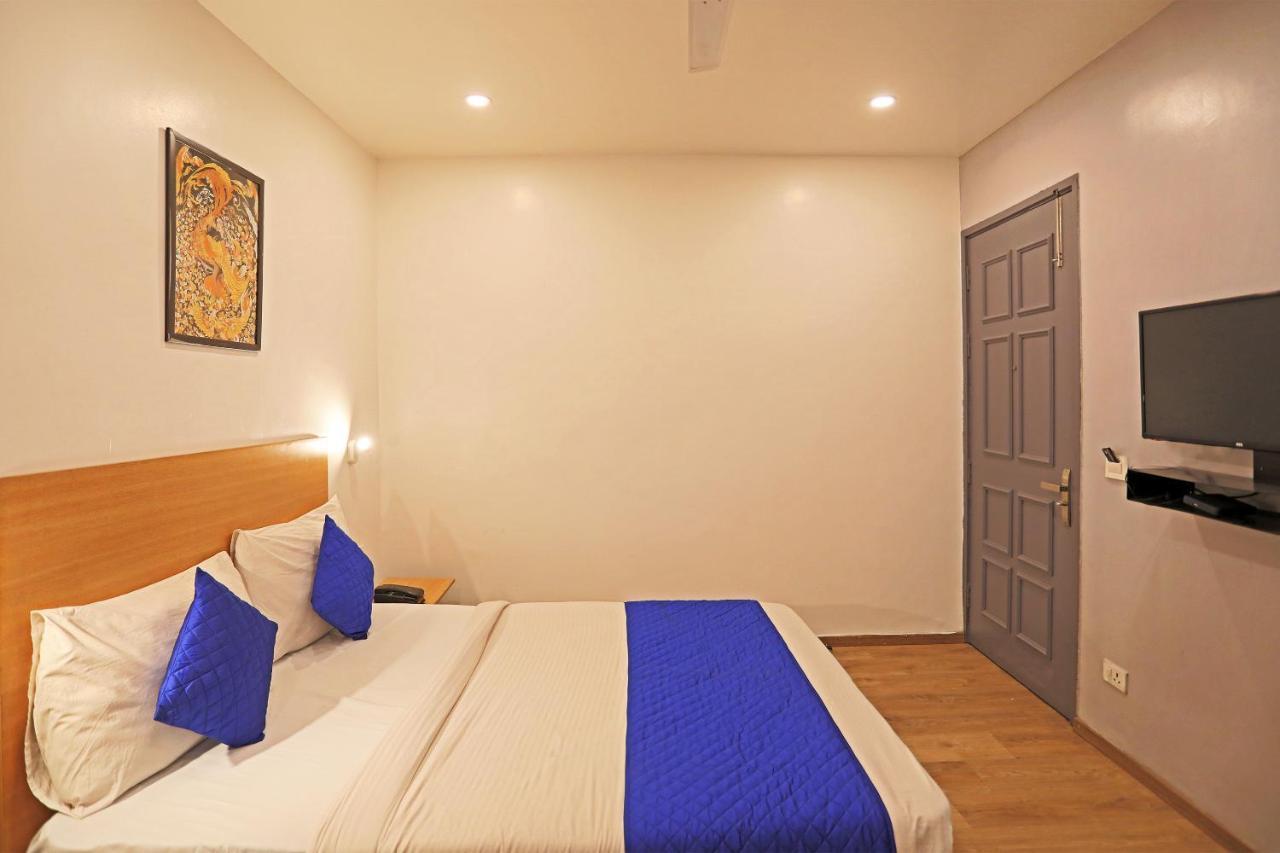 Hotel Yellow Chilli Britannia Chowk- Couple Friendly Local Id Accepted New Delhi Exteriör bild